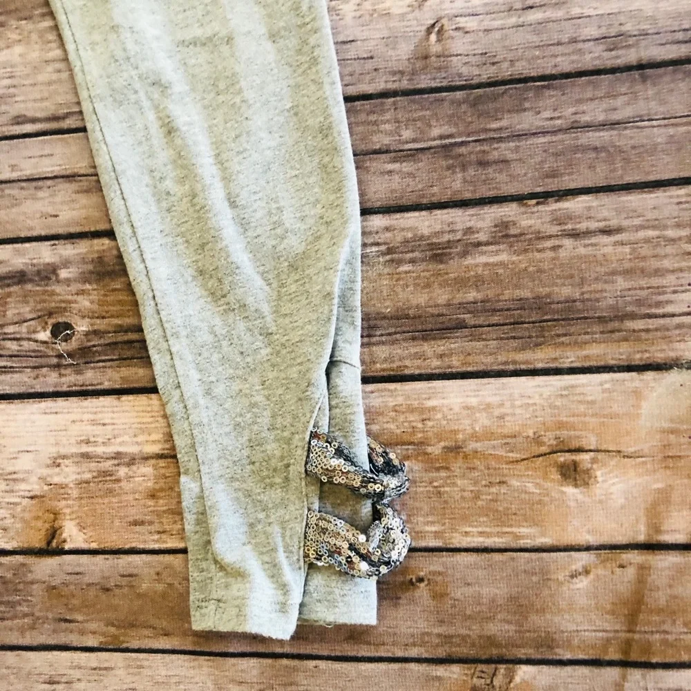 Girls grey leggings w/ sequence details! Size10/12